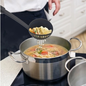 Naběračka termoplast PBT s cedníkem BLACKLINE 30,5 cm